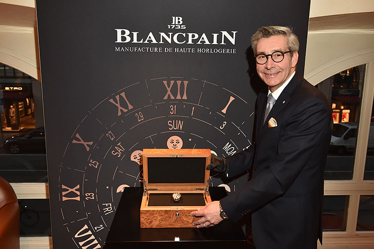 Wolfgang Theis (Blancpain Brand Manager) pr&auml;sentierte die neue Villeret Quanti&egrave;me Perp&eacute;tuel Ewiger Kalender am 29.02.2029 in der BLANCPAIN Boutique M&uuml;nchen (&copy;Foto: BrauerPhotos / Goran Nitschke f&uuml;r Blancpain)